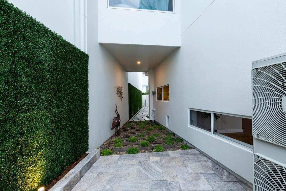 Boxwood Artificial Green Wall Roll 10ft×3.3ft 33 SQ FT – UV Resistant – Commercial Grade