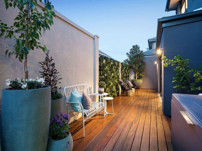 Decora tu terraza o balcón con plantas artificiales