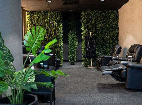 Green Walls for Gyms and Fitness Studios: Why Artificial Wins