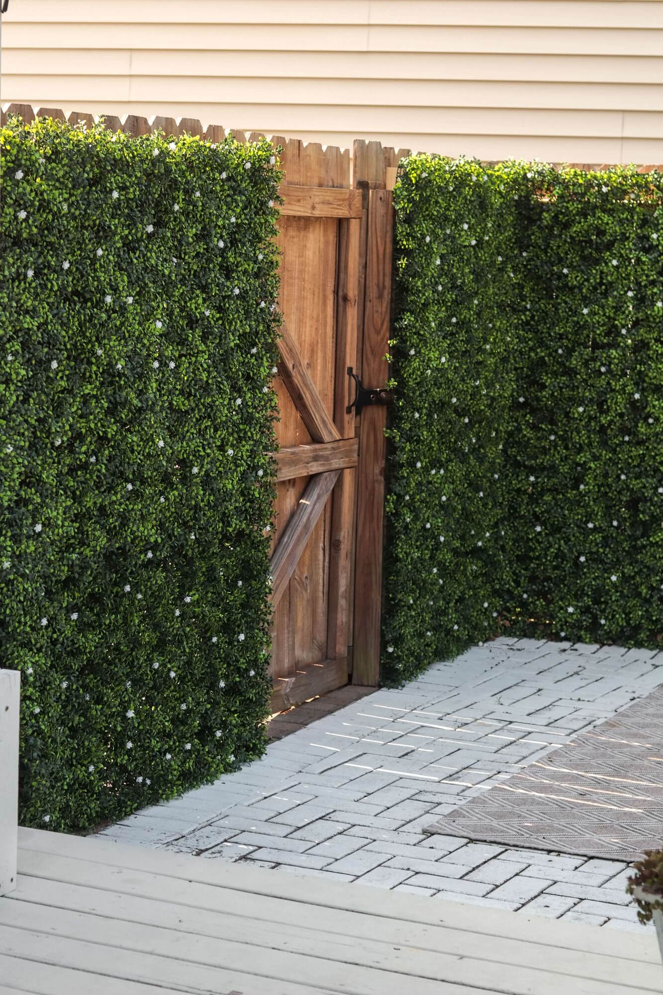 Pared de boj artificial con flores blancas 40" x 40" 11SQ FT resistente a los rayos UV